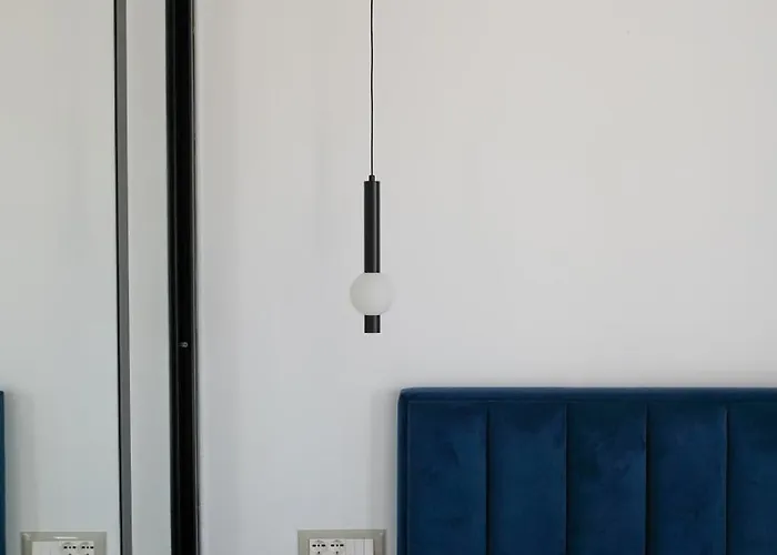 Apartment 2e Center *